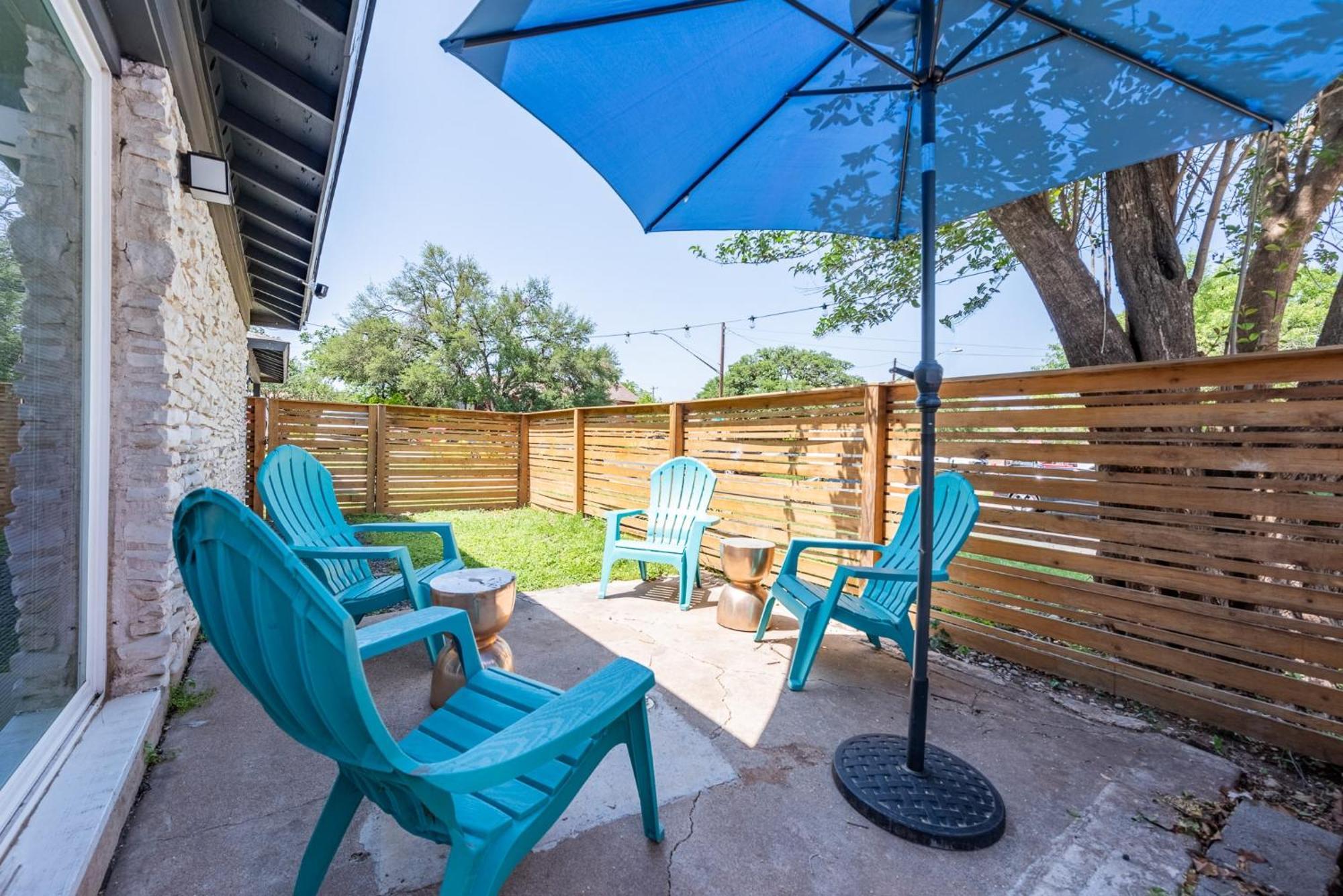 Unbeatable Location - Designer 2br & Yard * Austin