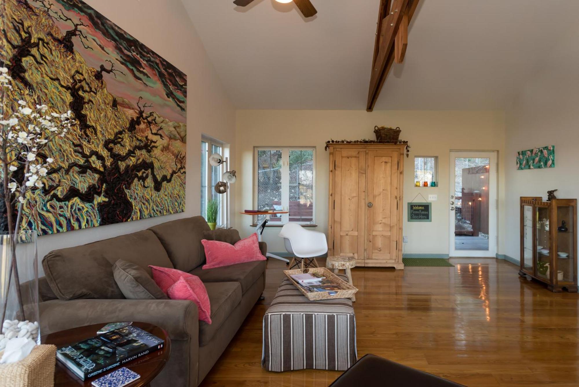 The Rivery Retreat, Choose From Luxury Or In Hill Country Bed & Breakfast