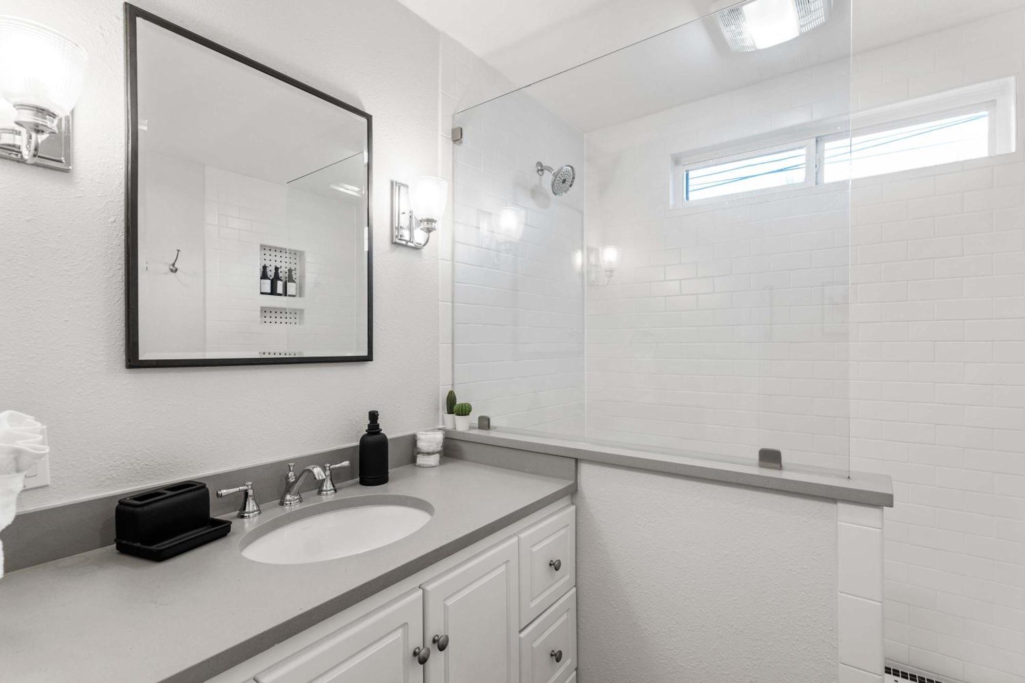 Historic Charmer Comfortable Walkable