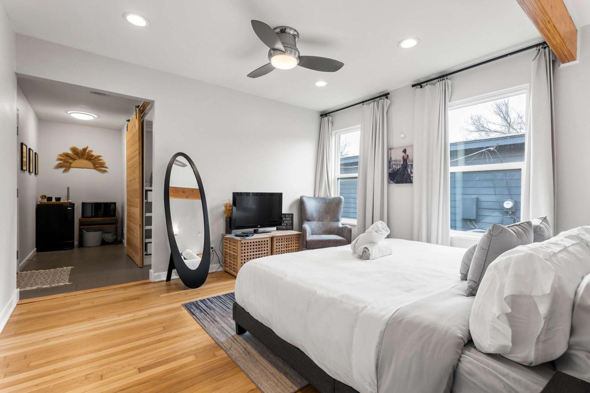 Historic Charmer Comfortable Walkable