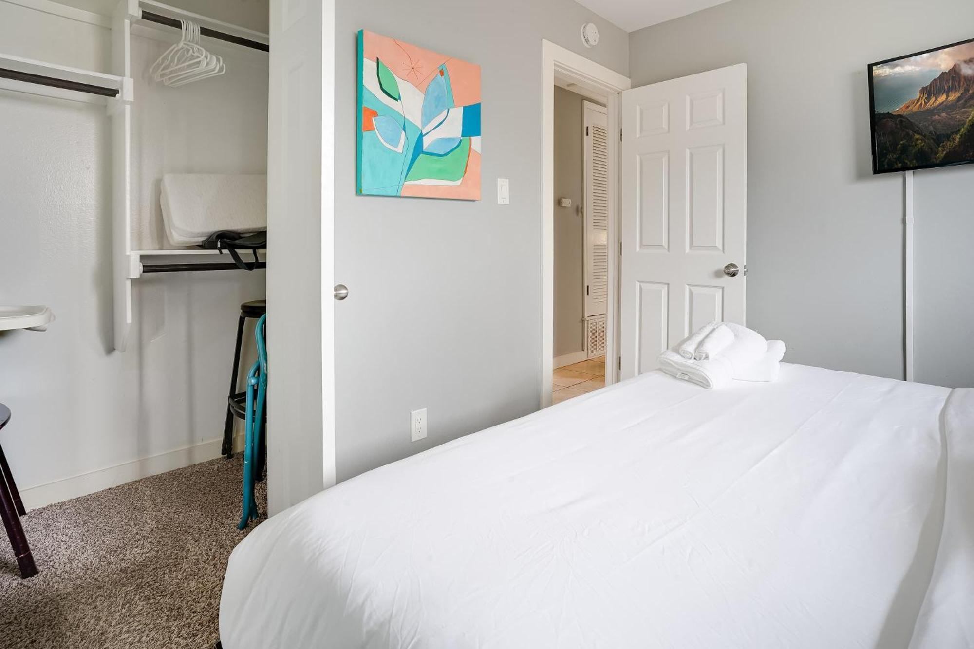 Unbeatable Location - Designer 2br & Yard Holiday home