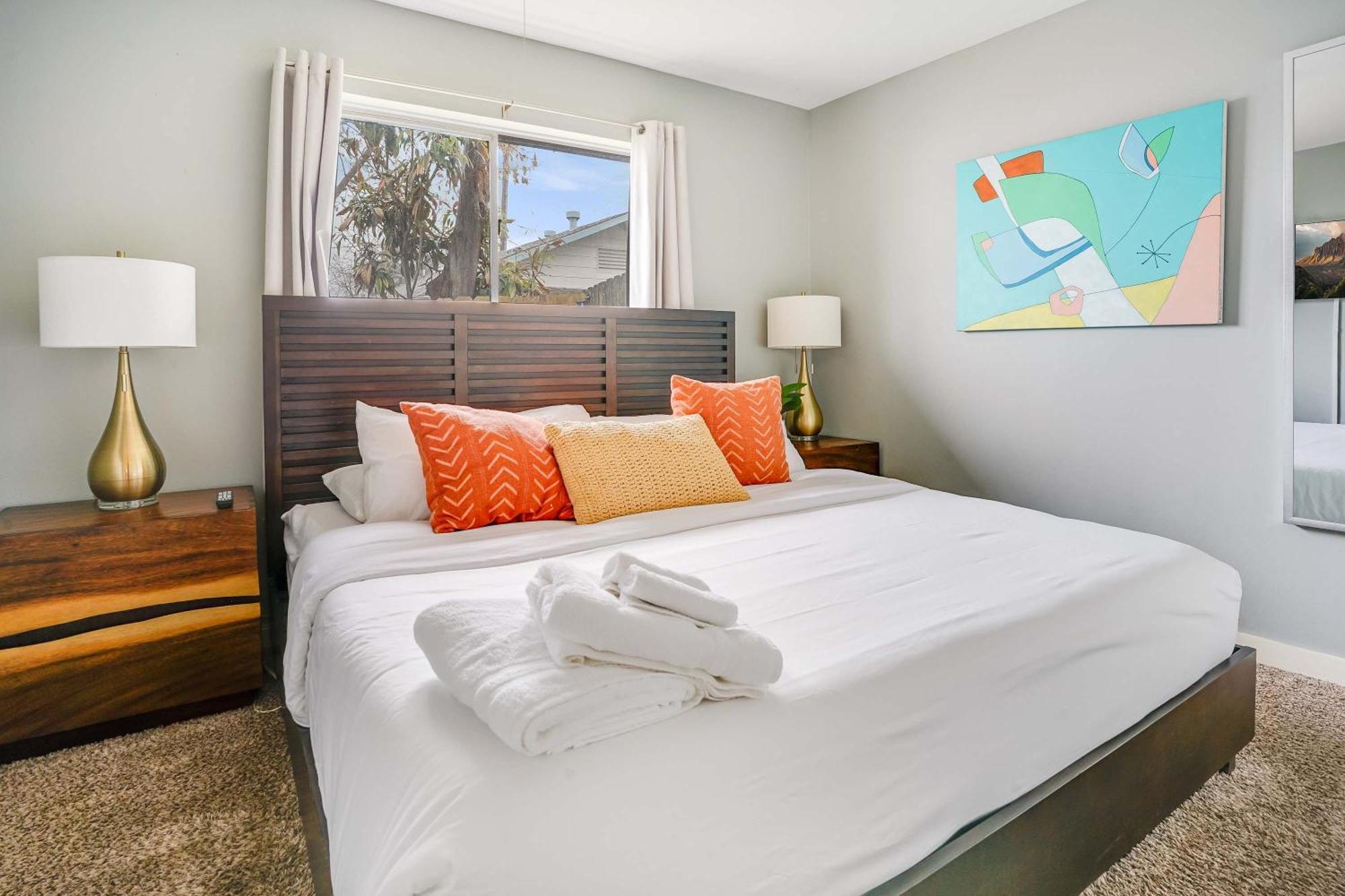 Unbeatable Location - Designer 2br & Yard *