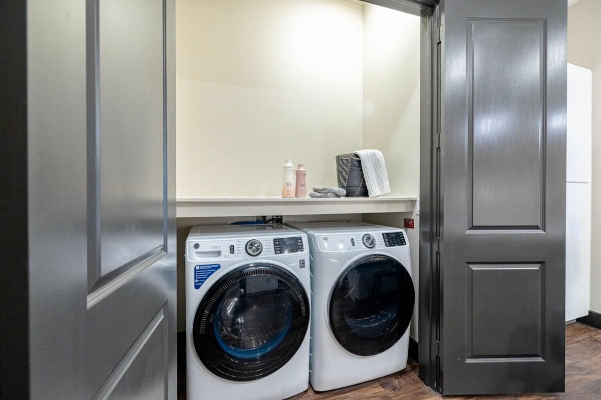 Chic Fast Wifi & Free Parking Apartment Austin