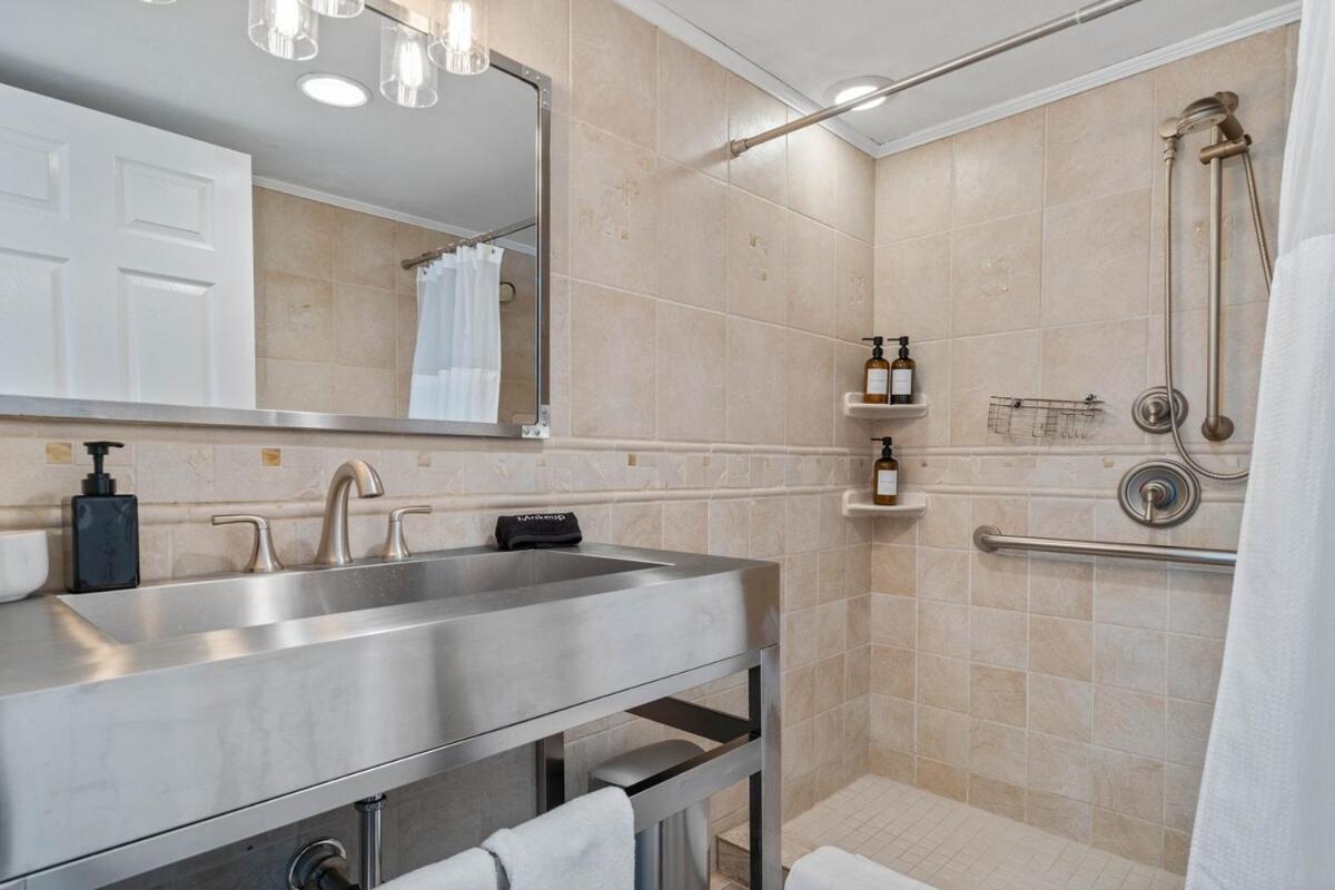 Holiday home Luxury Getaway Pool Games And Fun For 12 Austin
