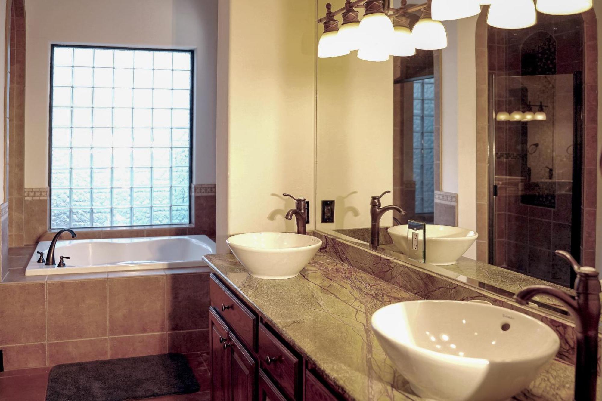 Holiday home Huge Travis Family House With Ev Charger! Austin