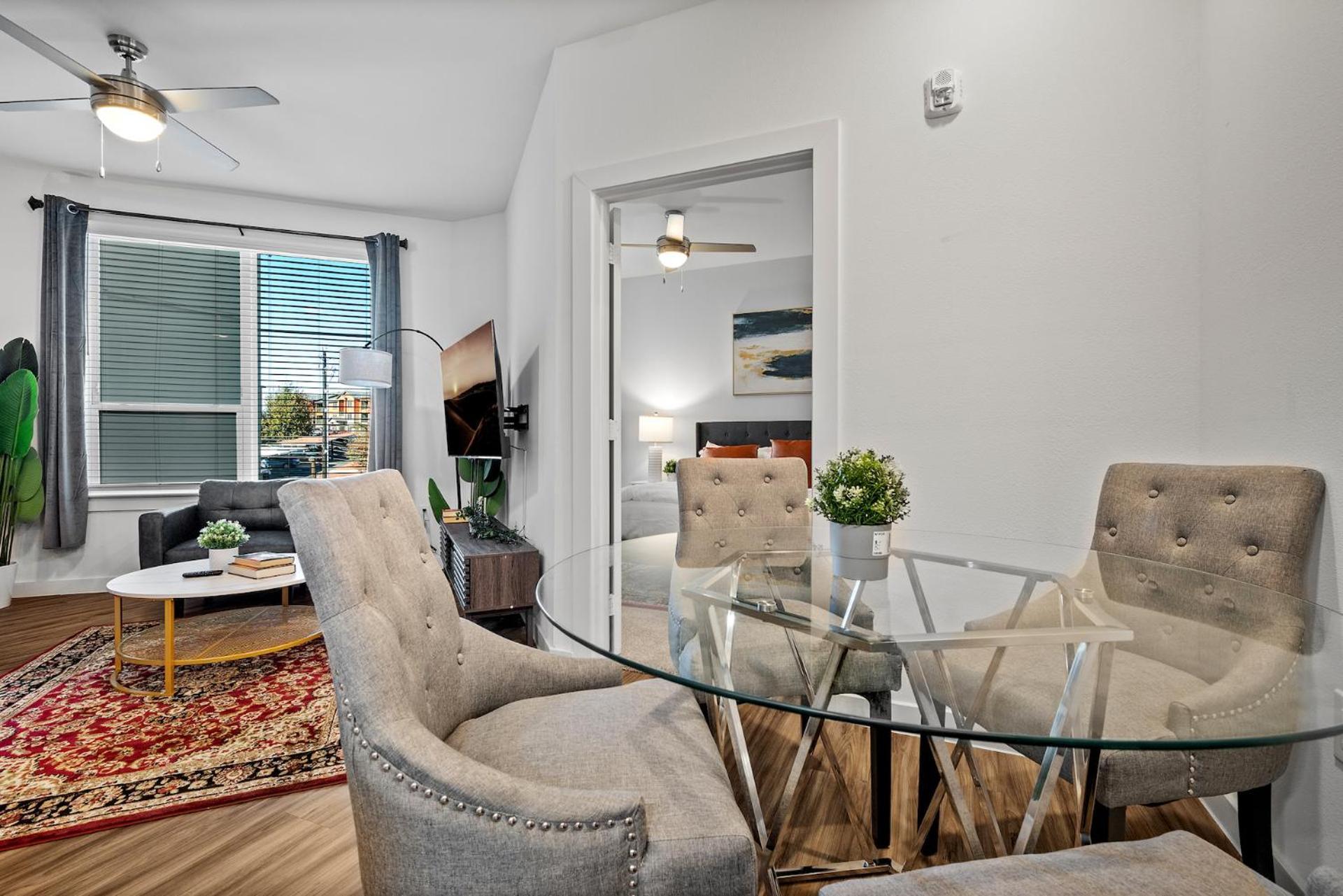 Luxury In Riverside - 10mins To Airport Apartment