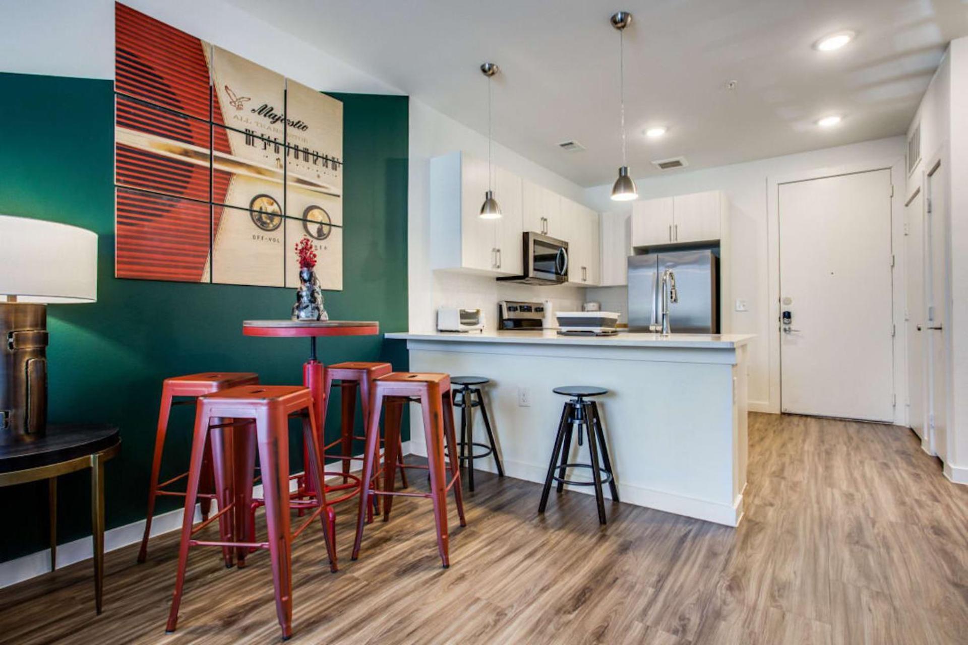 Luxury In Riverside - 10mins To Airport Apartment *