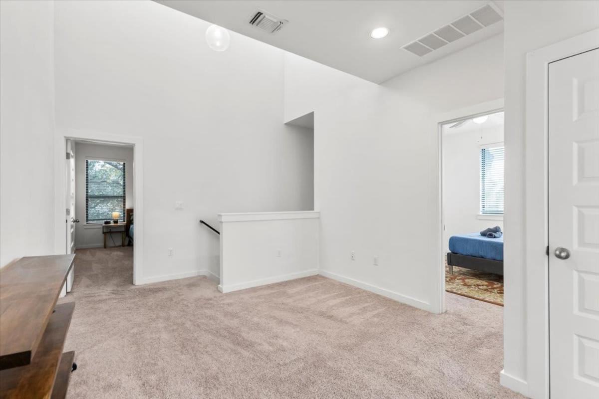 Stunning 3br In Desirable Location Holiday home Austin