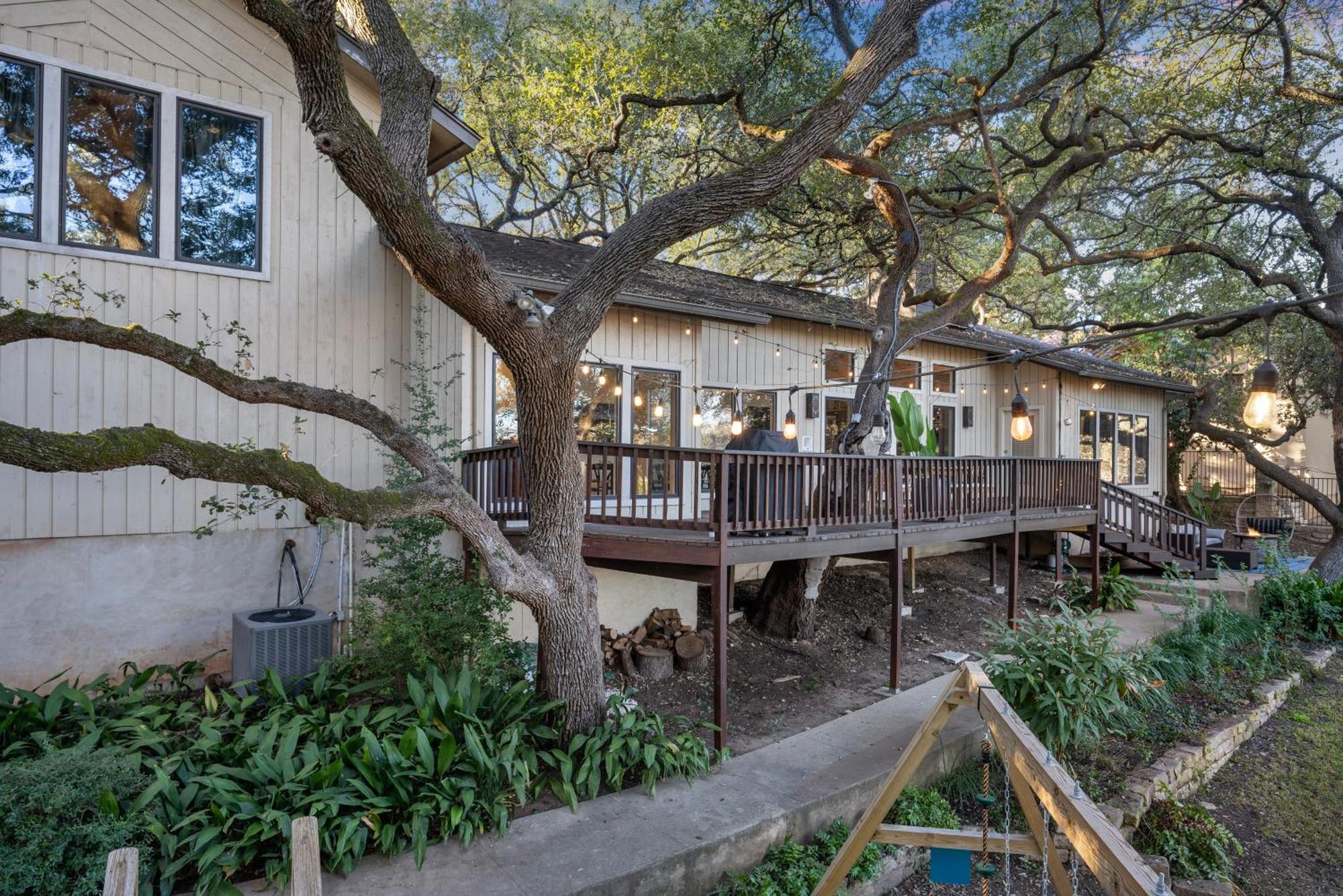 Holiday home Large Deck & Firepit - Treehouse *