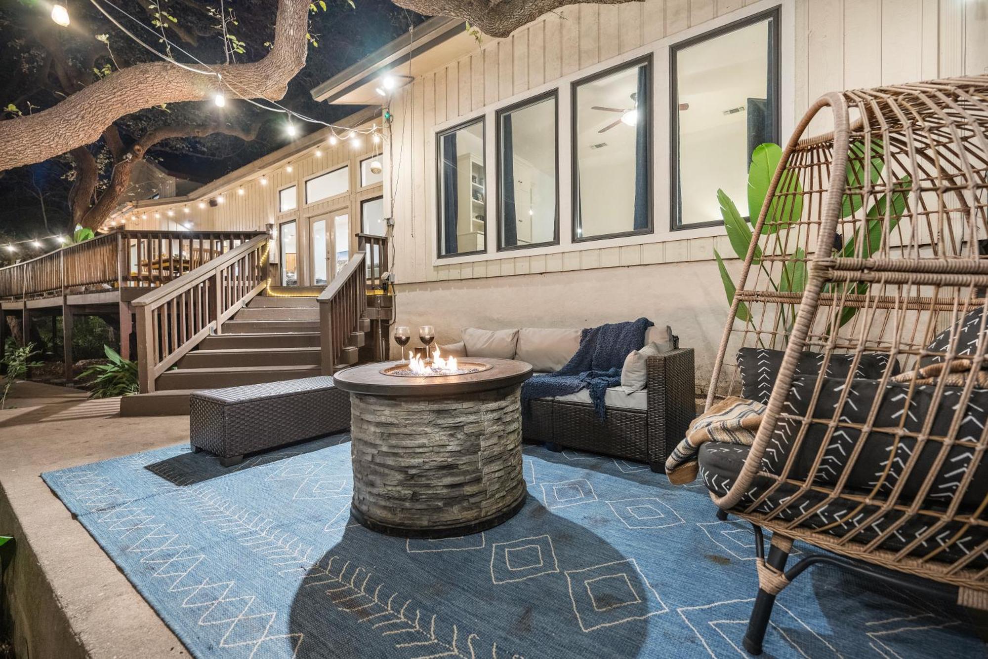 Holiday home Large Deck & Firepit - Treehouse Austin