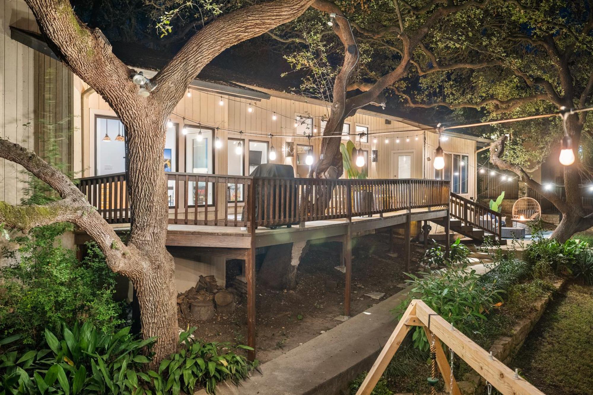 Holiday home Large Deck & Firepit - Treehouse Austin