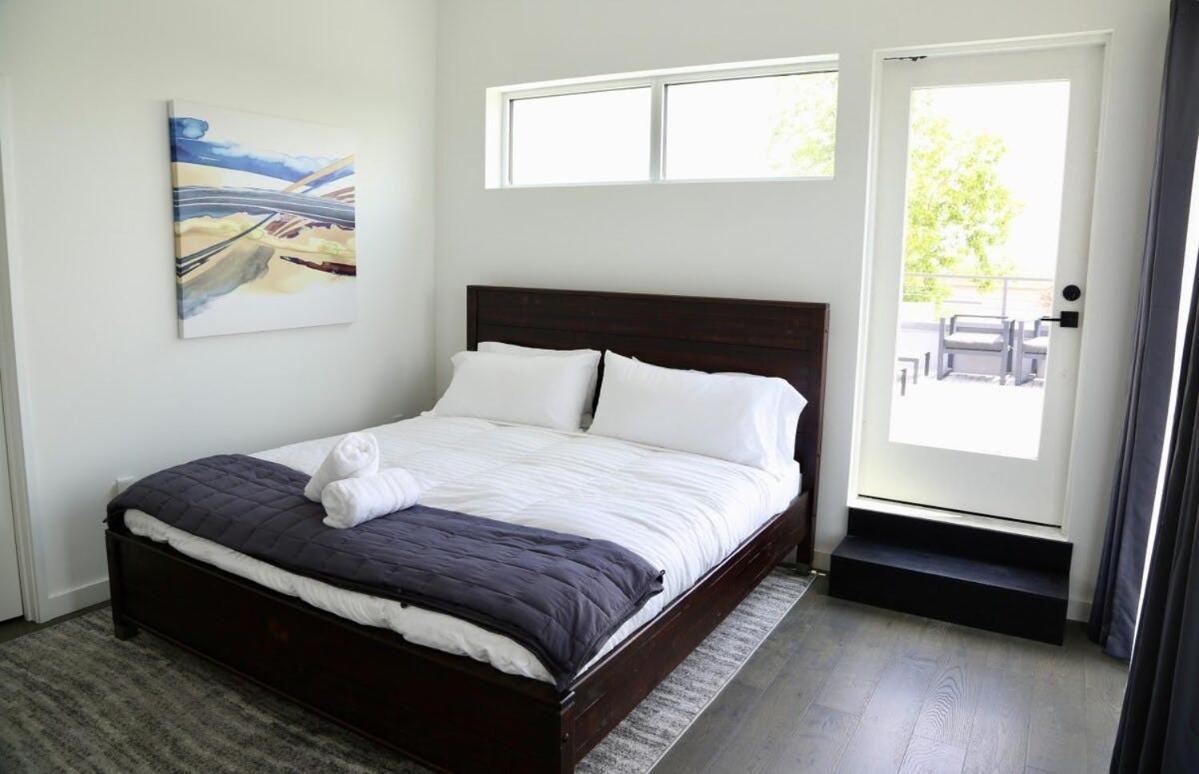 Tailgate Penthouse 2 Blocks From Ut Stadium Apartment *