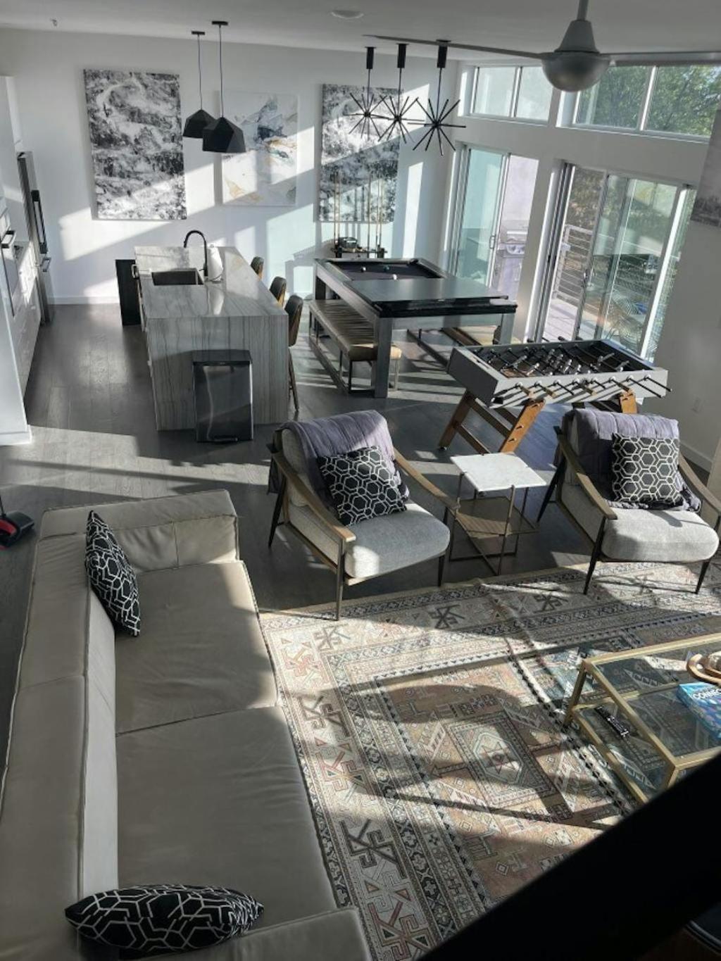 Tailgate Penthouse 2 Blocks From Ut Stadium *