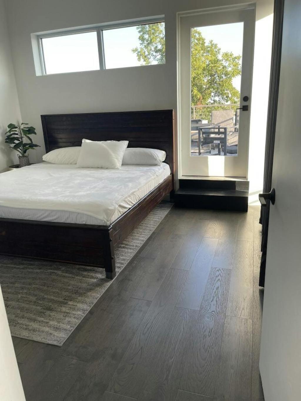 Apartment Tailgate Penthouse 2 Blocks From Ut Stadium
