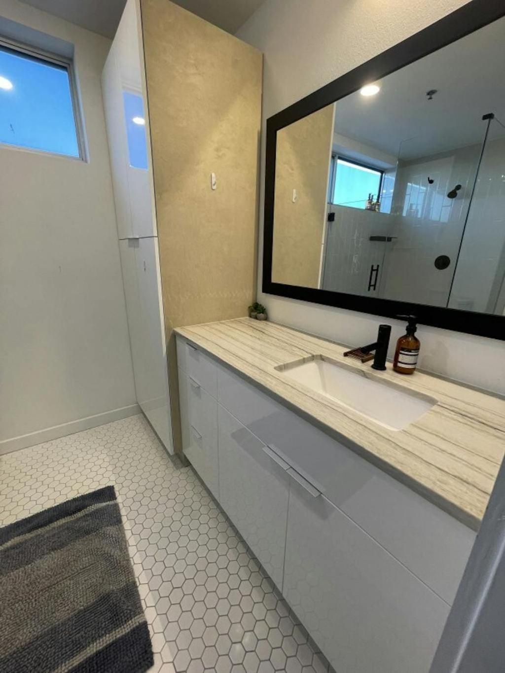 Apartment Tailgate Penthouse 2 Blocks From Ut Stadium *