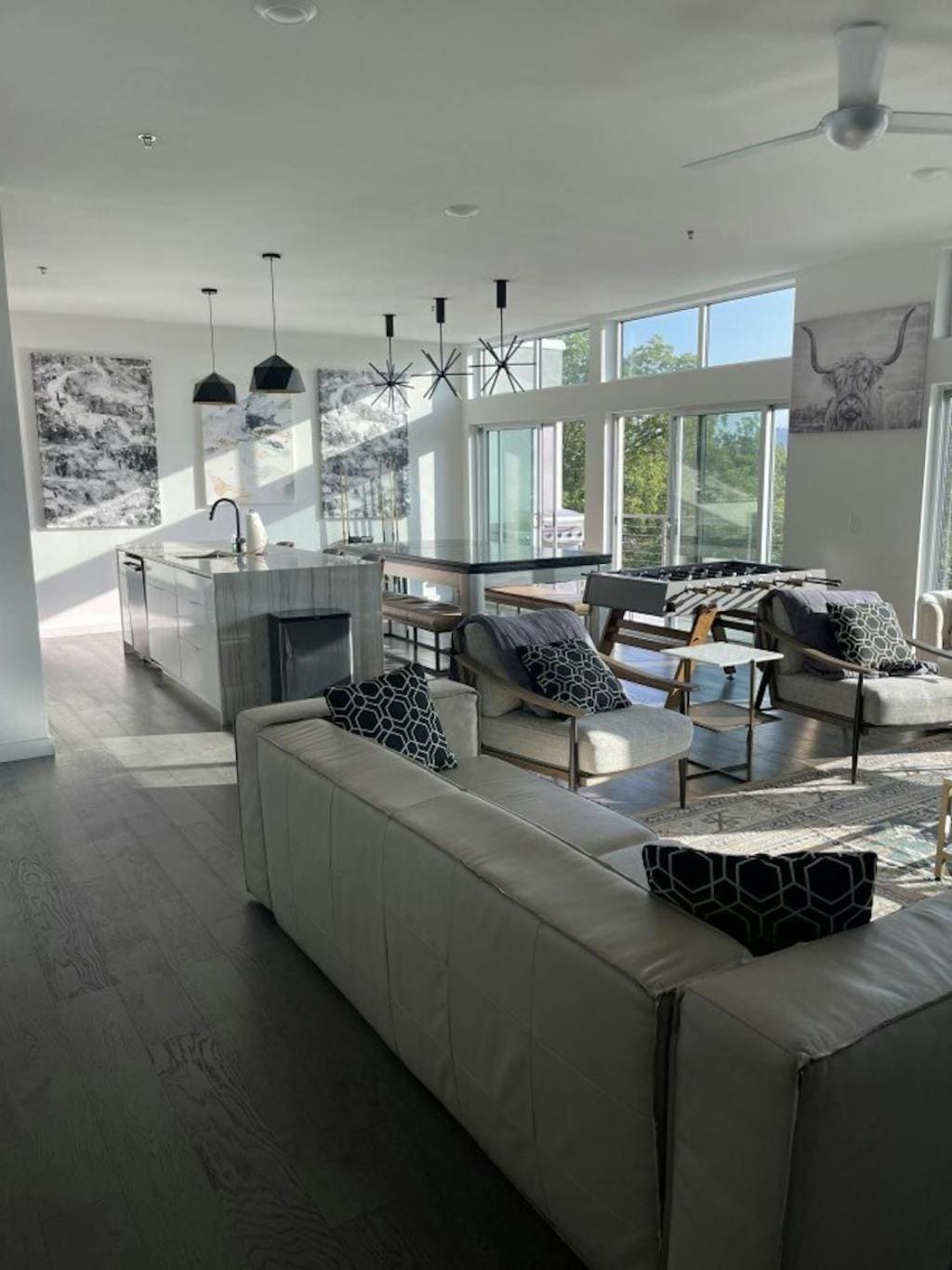 Apartment Tailgate Penthouse 2 Blocks From Ut Stadium *