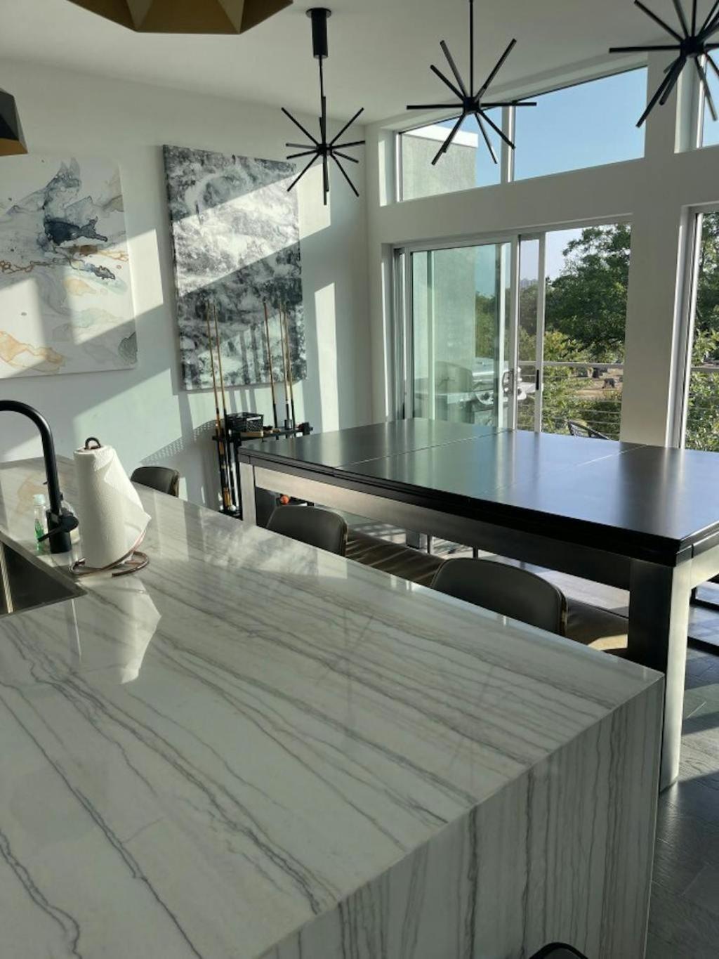Apartment Tailgate Penthouse 2 Blocks From Ut Stadium *