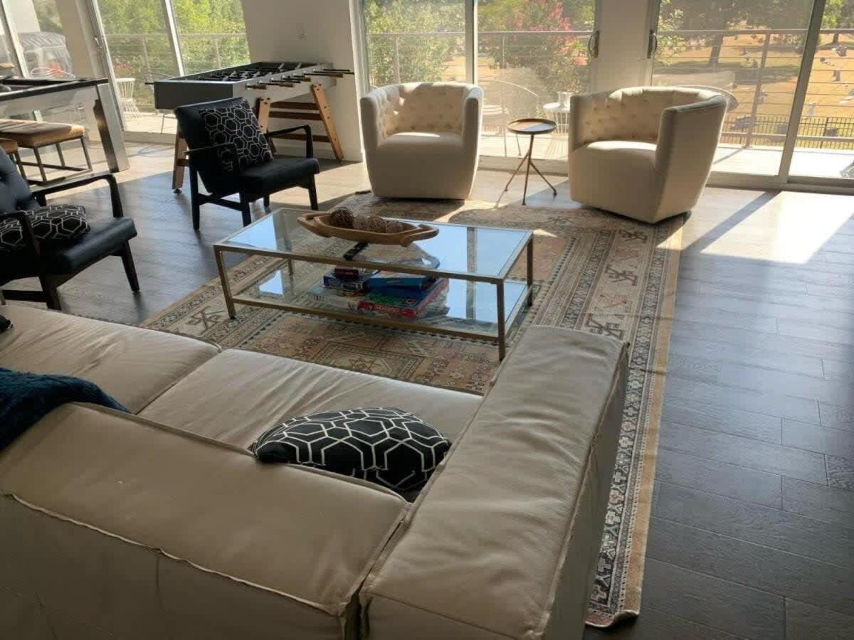 Apartment Tailgate Penthouse 2 Blocks From Ut Stadium
