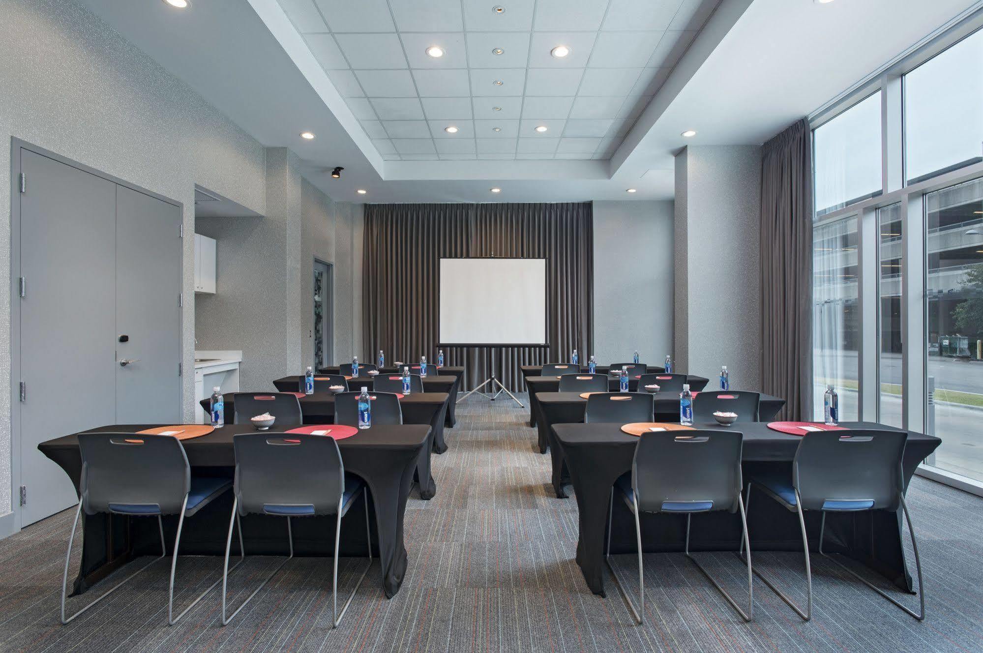 Aloft At The Domain 3*